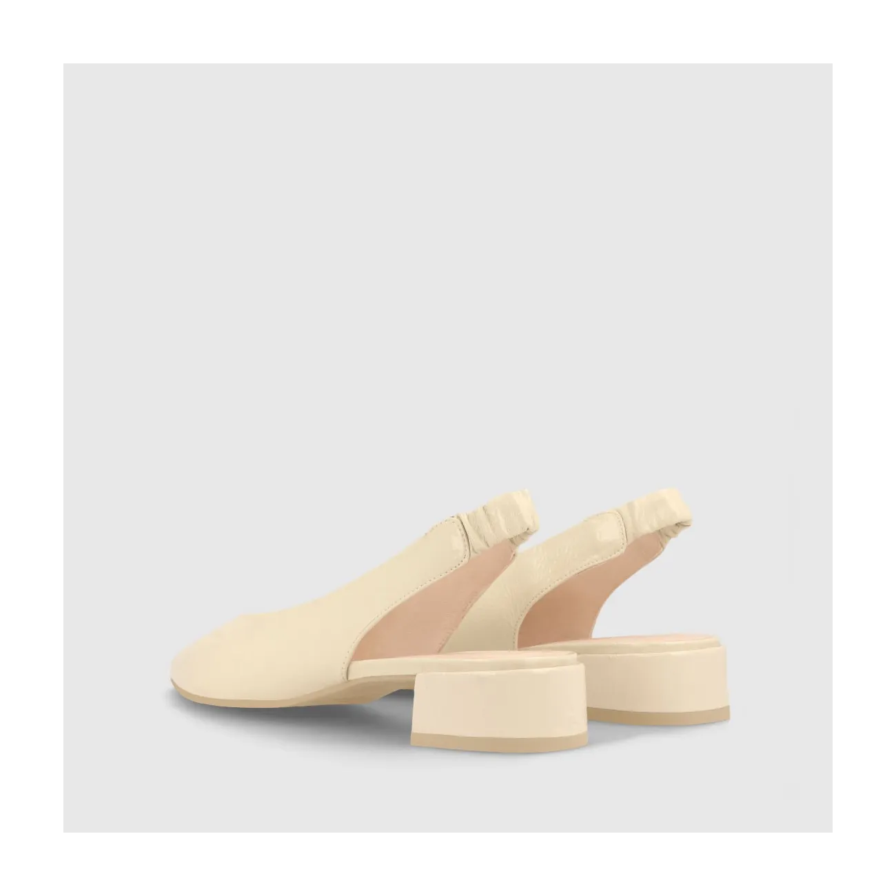 Ballerines à talon en cuir verni beige, chaussures pour femmes LODI en ligne.