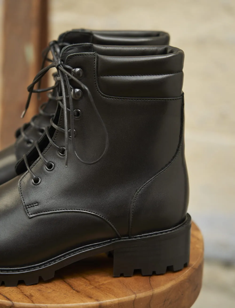 Combat Boots Cuir Noir Femme: La Femme Convoitée la boots confortable de l'hiver