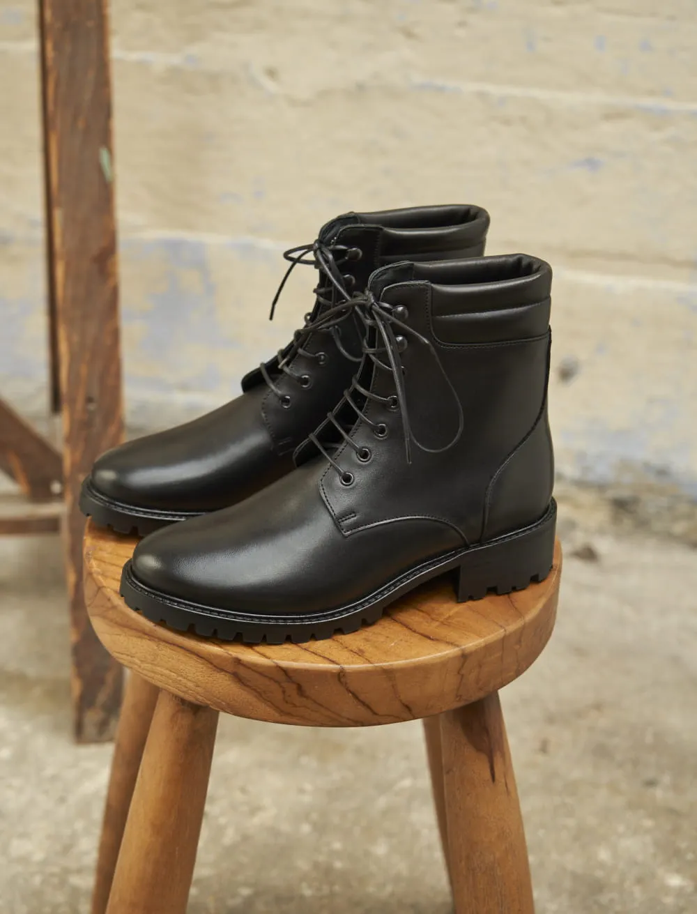 Combat Boots Cuir Noir Femme: La Femme Convoitée la boots confortable de l'hiver