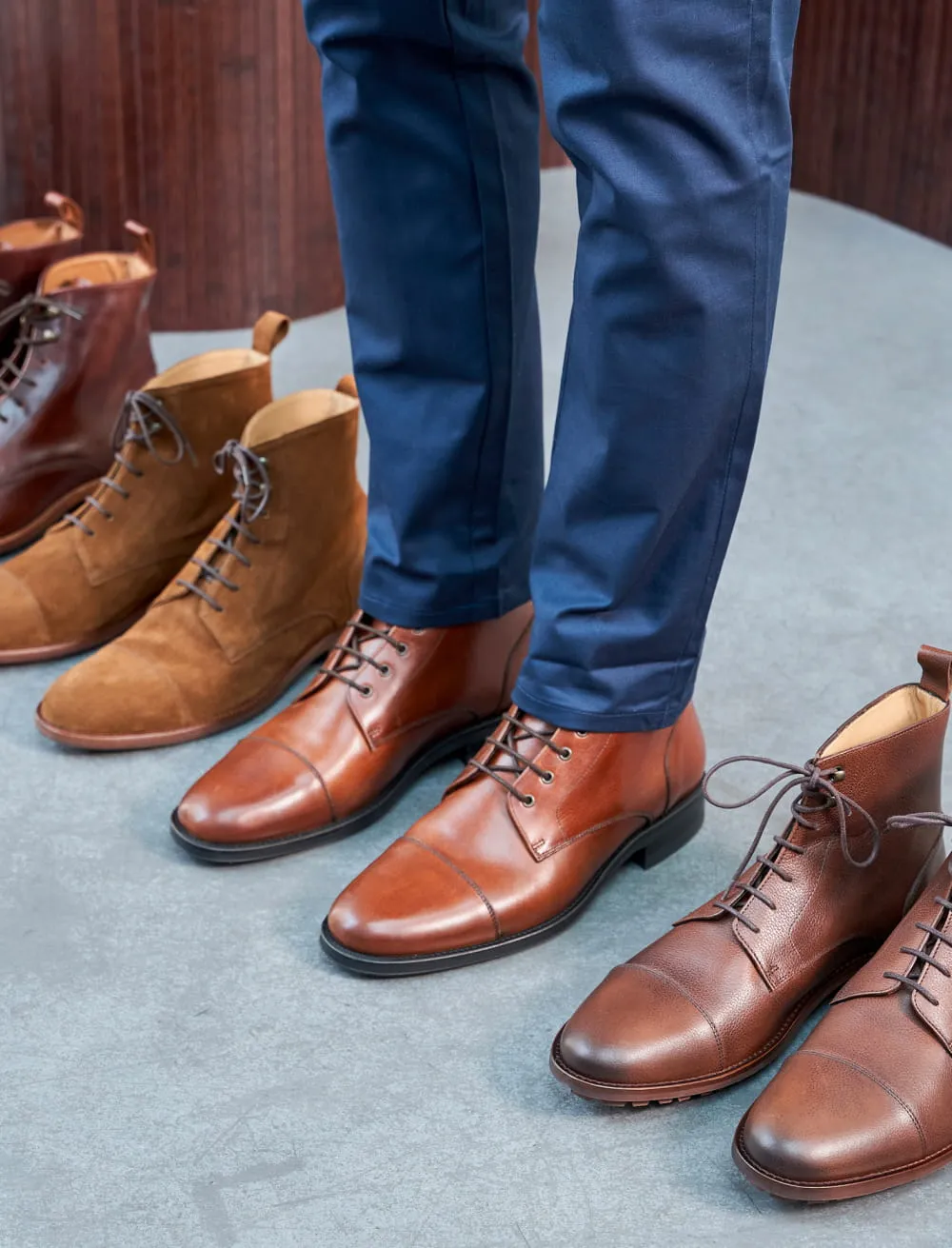 Combat Boots Elégantes Homme: L'homme Inconscient en Cuir patiné Bourbon