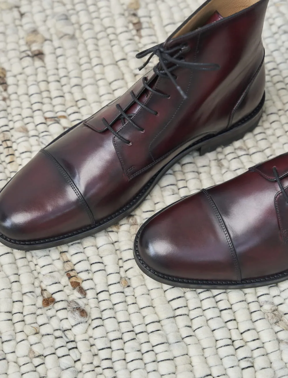 Combat boots pour homme: L'homme Inconscient en Cuir Bordeaux