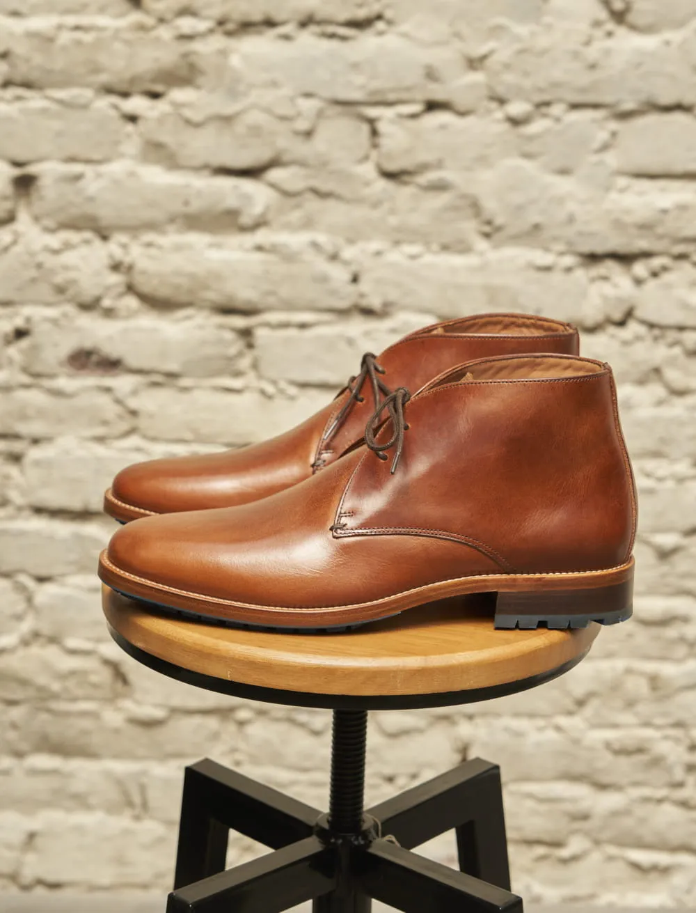 Desert Boots Cuir Cognac Homme  : L'Homme Serein à Semelles Commando