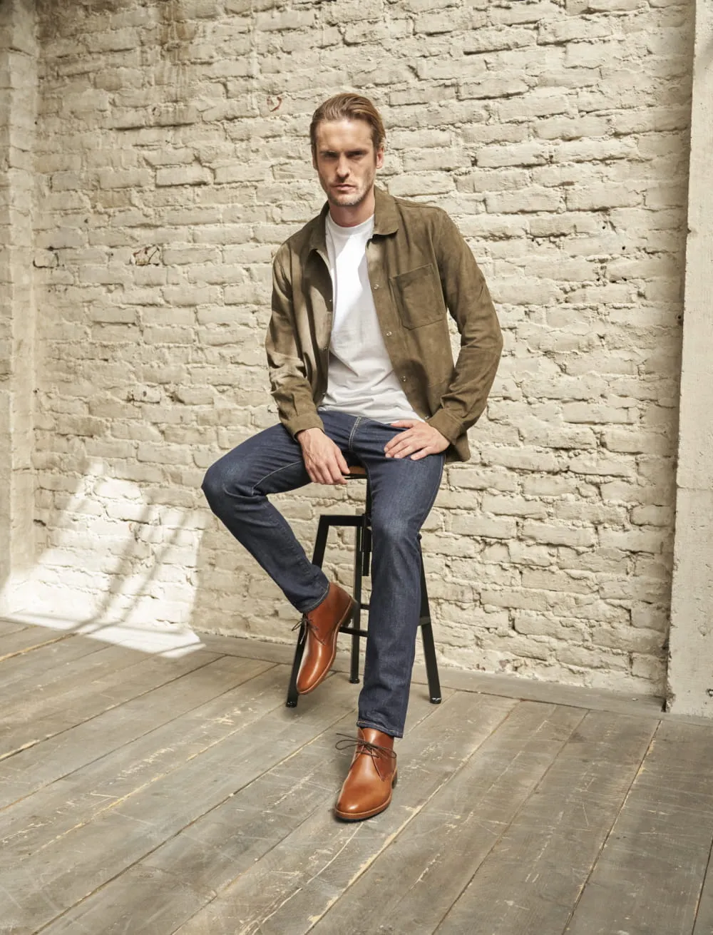 Desert Boots Cuir Cognac Homme  : L'Homme Serein à Semelles Commando