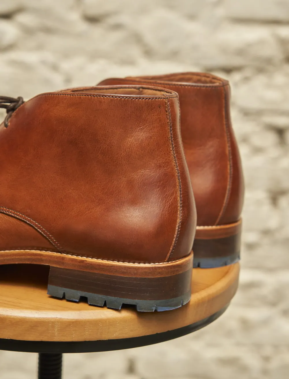 Desert Boots Cuir Cognac Homme  : L'Homme Serein à Semelles Commando