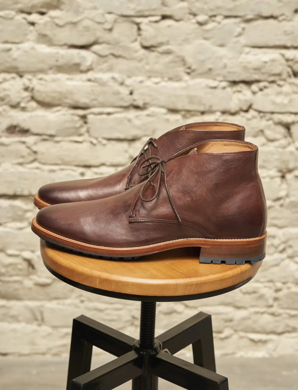 Desert Boots Cuir Marron Homme  : L'Homme Serein à Semelles Commando