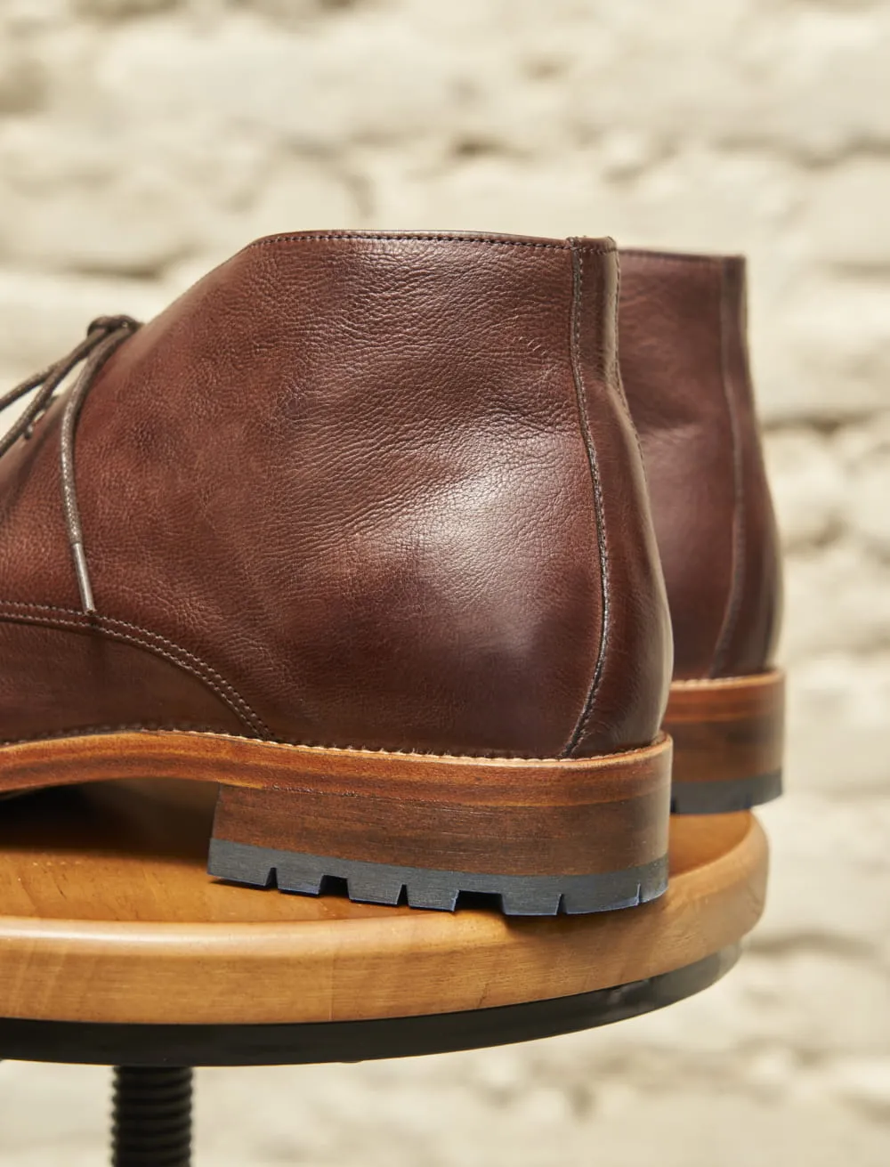 Desert Boots Cuir Marron Homme  : L'Homme Serein à Semelles Commando