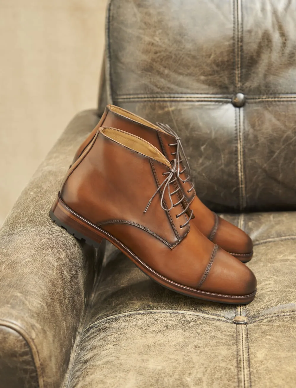 Desert Boots homme  Cuir Cognac Patiné: L'Homme Difficile  semelle gomme 