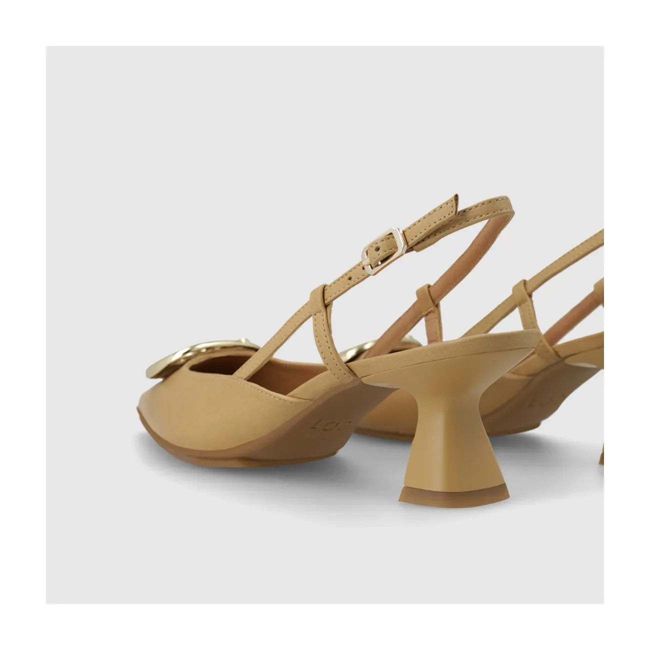 Escarpin slingback pour femme en cuir couleur camel avec ornement. I LODI Chaussures pour femme online.