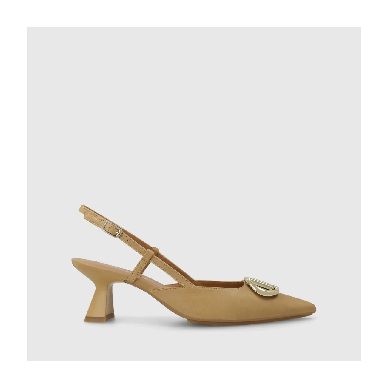 Escarpin slingback pour femme en cuir couleur camel avec ornement. I LODI Chaussures pour femme online.