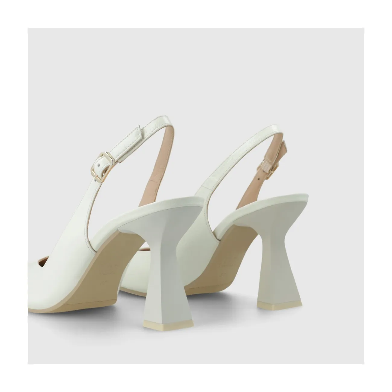 Escarpin slingback pour femme en cuir verni texturé blanc cassé.I LODI Chaussures pour femme online.