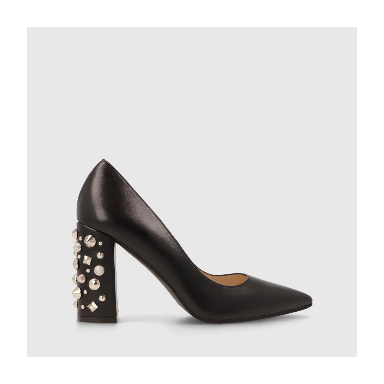 Escarpins pour femmes en cuir lisse noir avec clous décoratifs | Chaussures femme LODI en ligne.