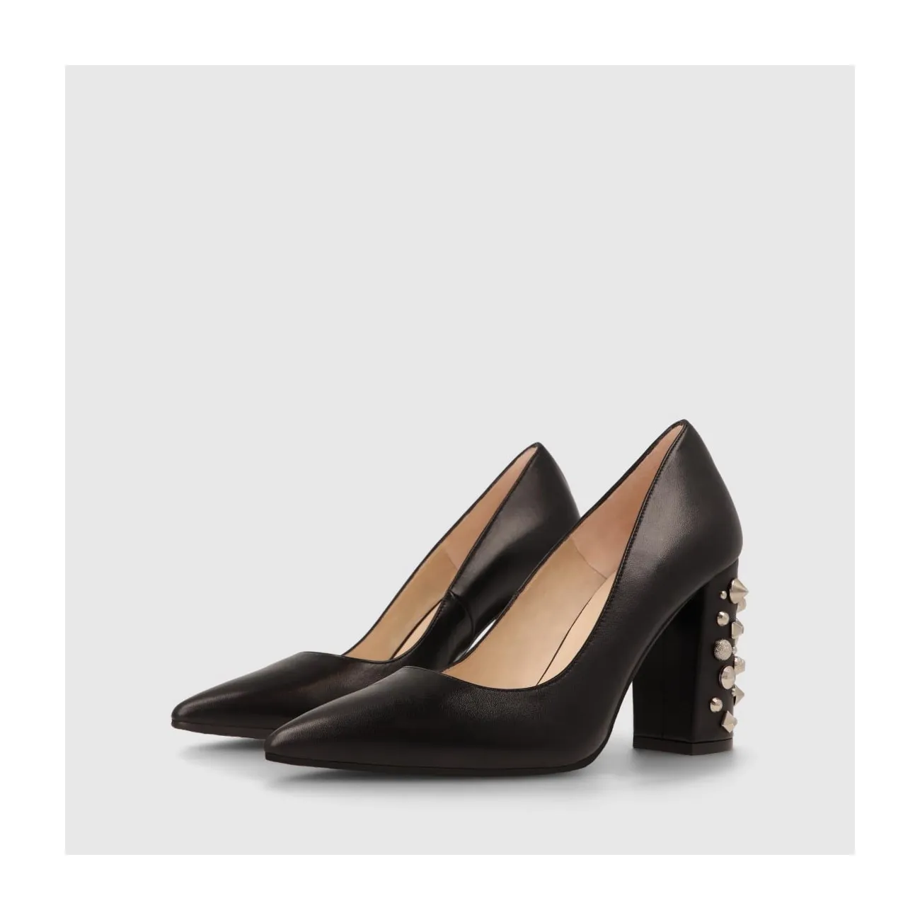 Escarpins pour femmes en cuir lisse noir avec clous décoratifs | Chaussures femme LODI en ligne.