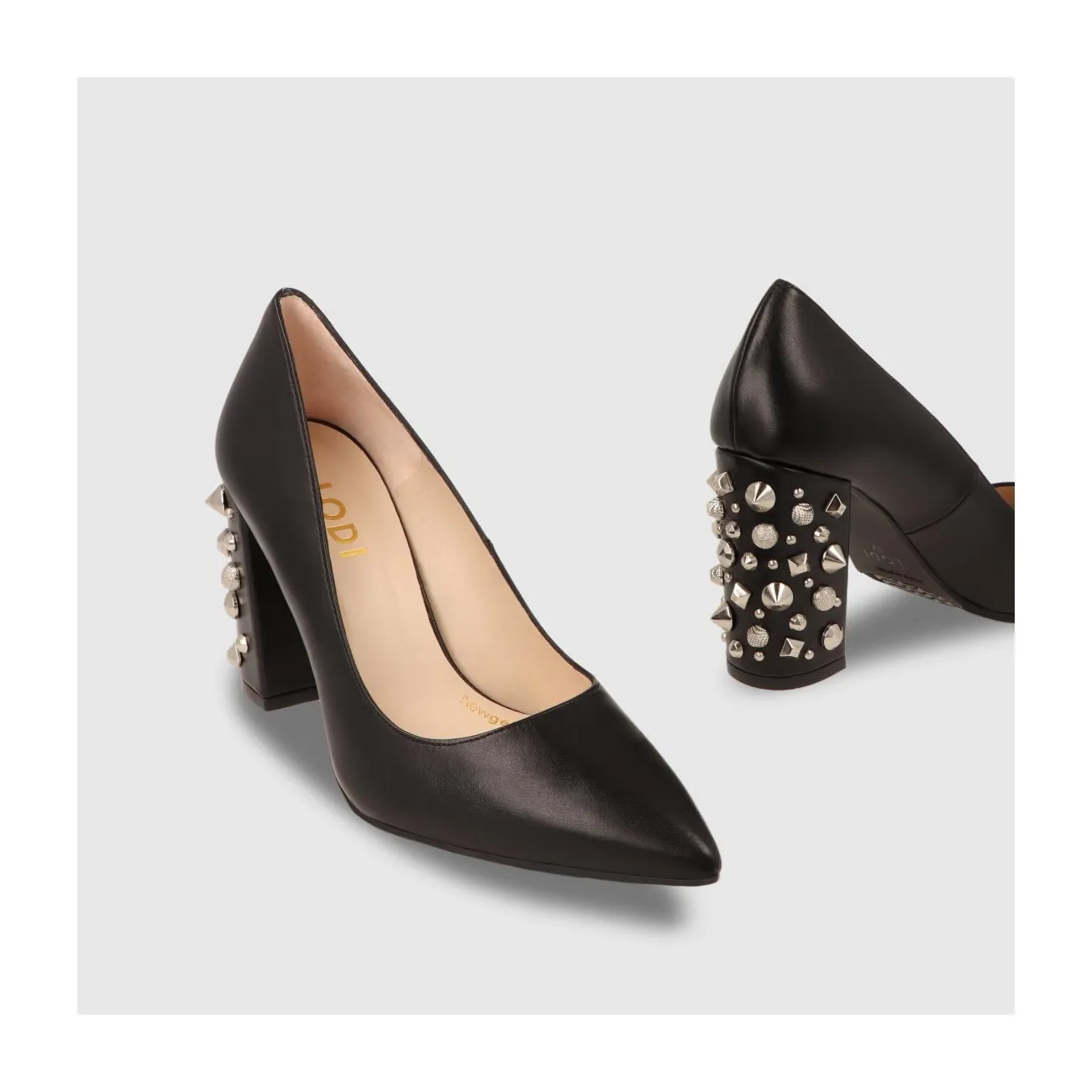 Escarpins pour femmes en cuir lisse noir avec clous décoratifs | Chaussures femme LODI en ligne.