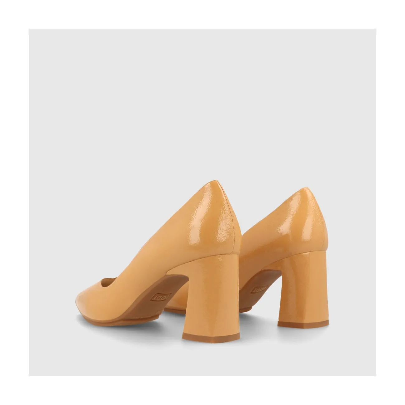 mules en cuir verni camel : LODI Chaussures pour femmes en ligne.