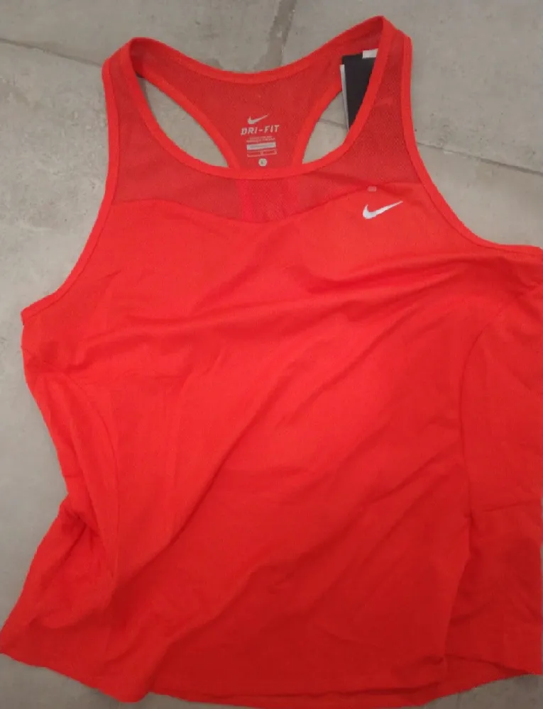 Nike - Débardeur running et sport rouge taille L - Neuf  neuf Ajouté le : 04/02/2023