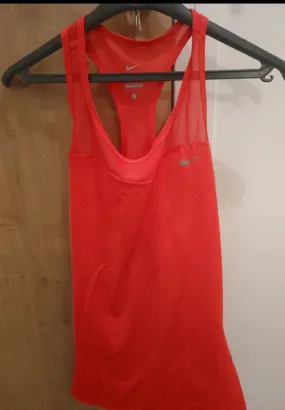 Nike - Débardeur running et sport rouge taille L - Neuf  neuf Ajouté le : 04/02/2023