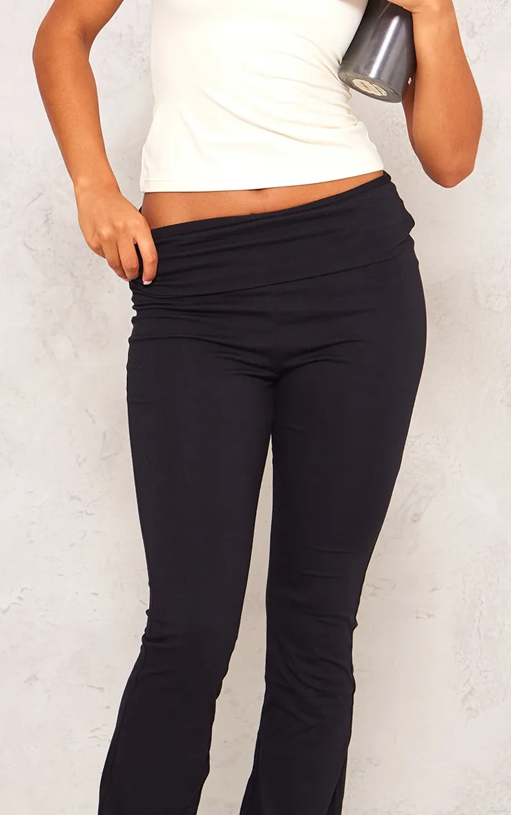 Pantalon flare noir en coton à taille pliée