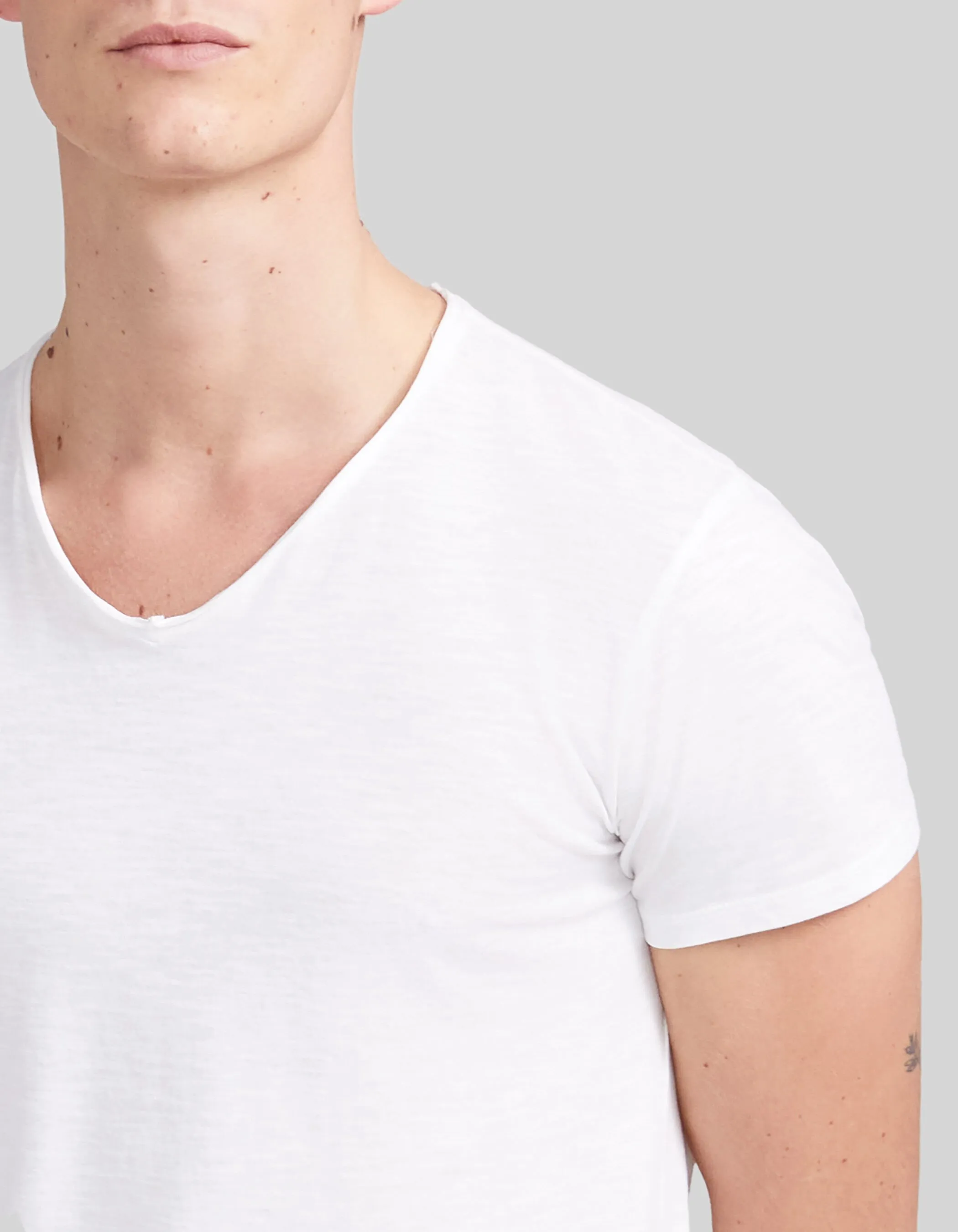 T-shirt L'Essentiel blanc col V Homme